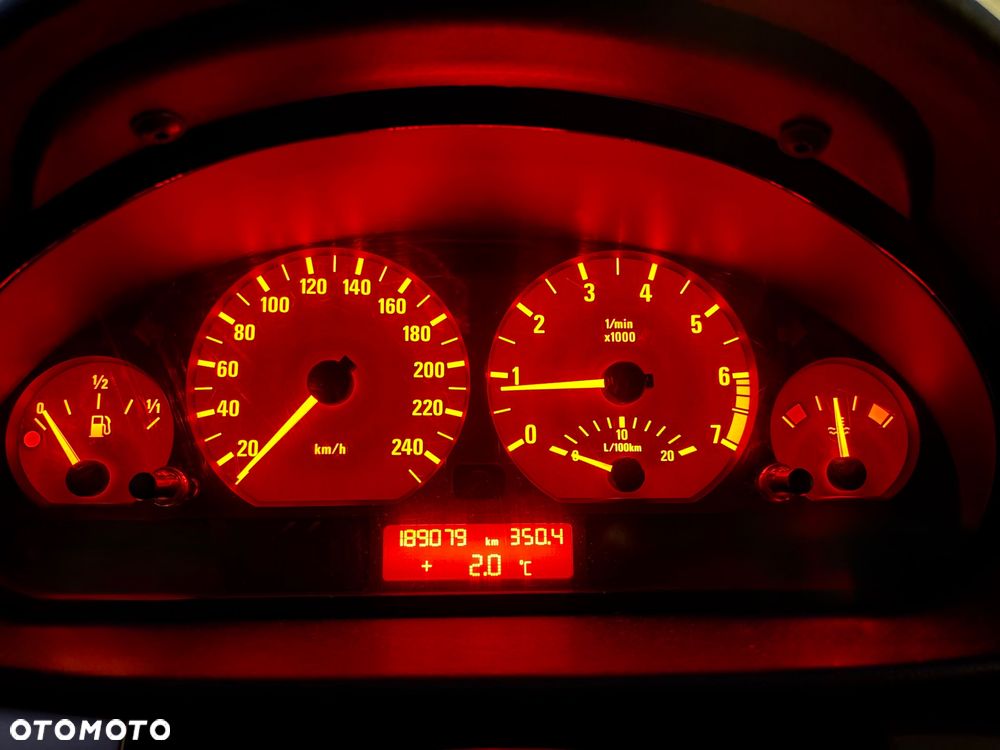 BMW Seria 3 325i Edition Sport - 15