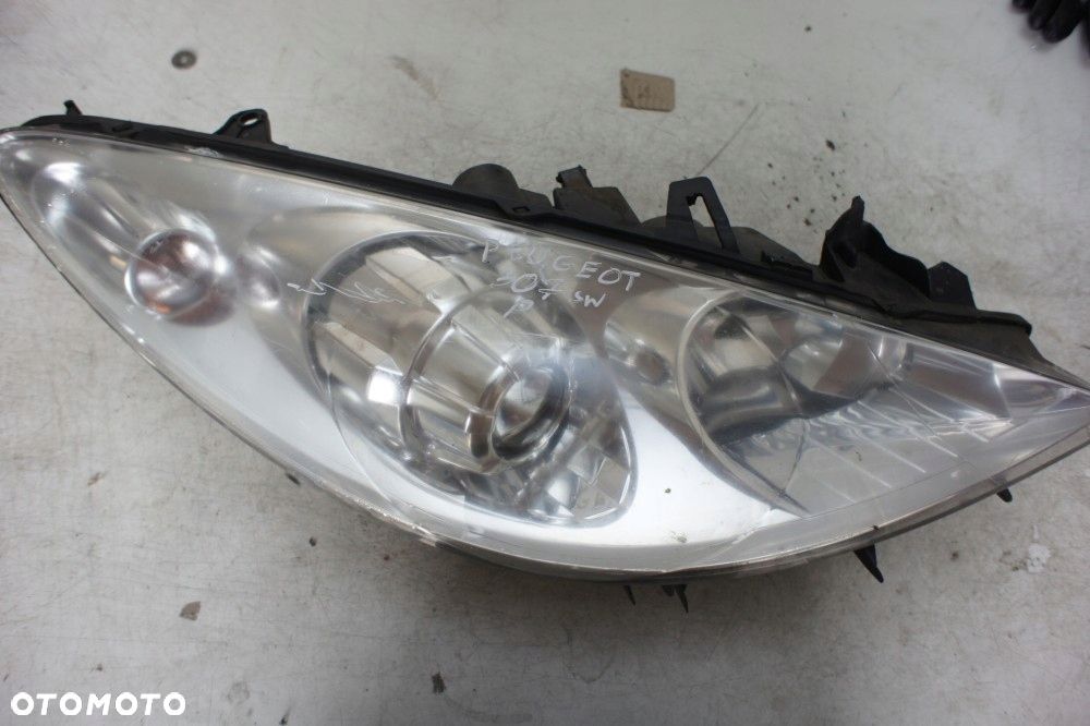 PEUGEOT 307 SW LAMPA PRAWY PRZÓD - 1