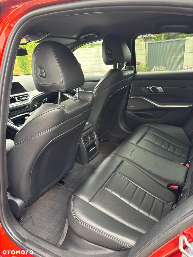 BMW Seria 3 320d xDrive Sport - 9
