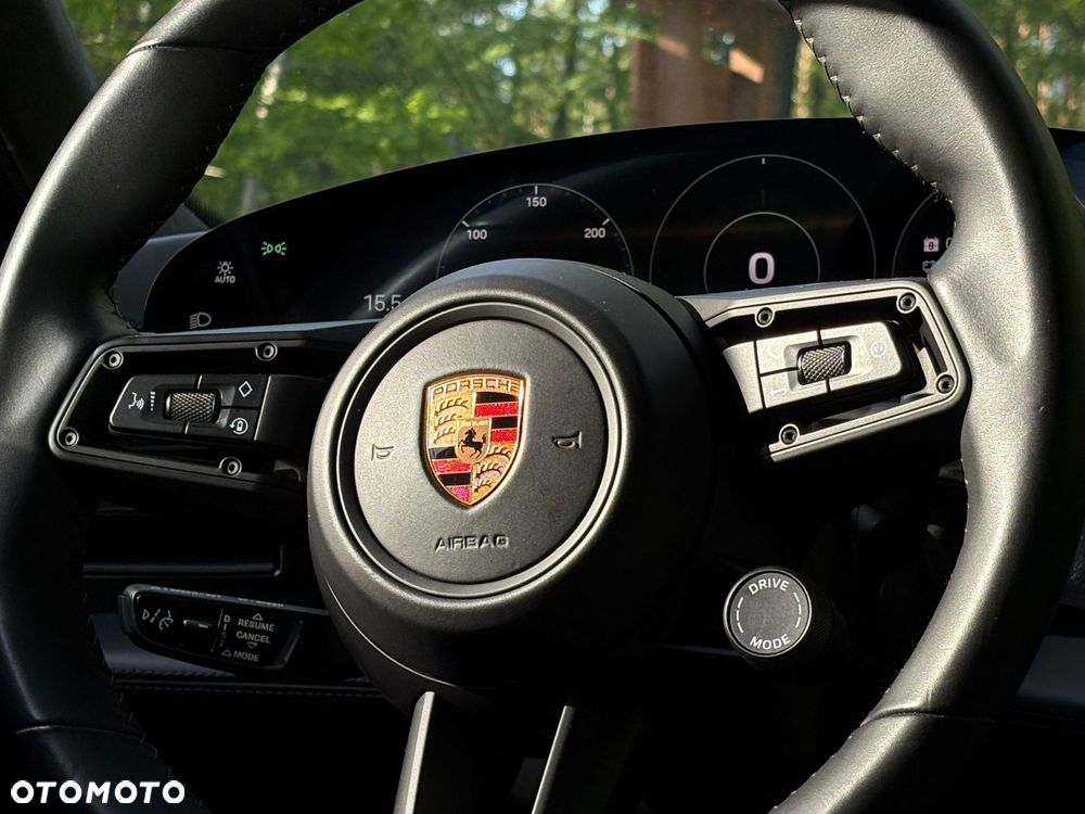 Porsche Taycan - 15