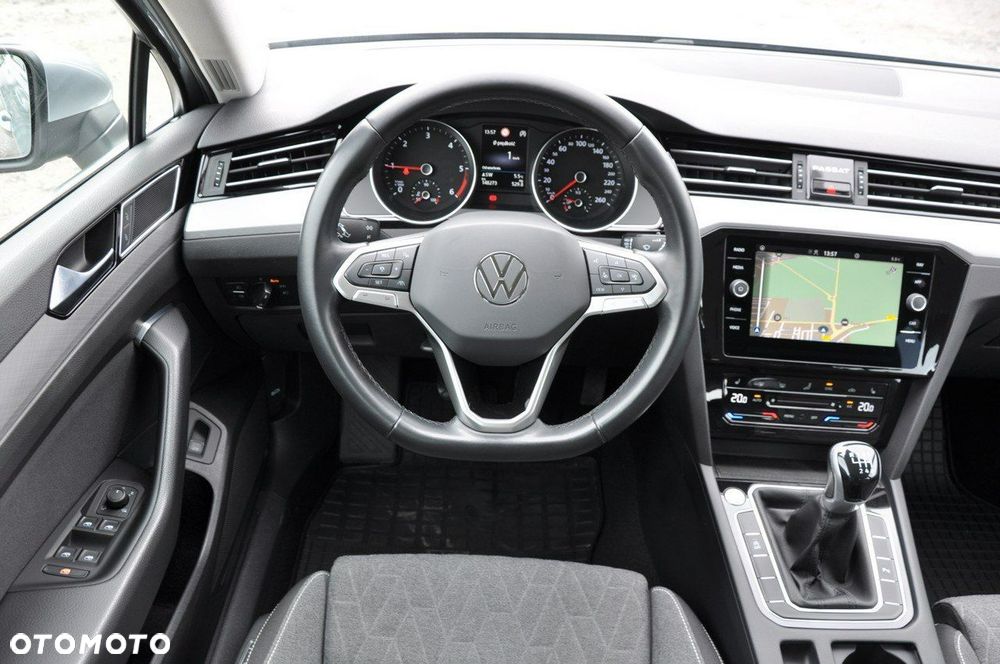 Volkswagen Passat - 25