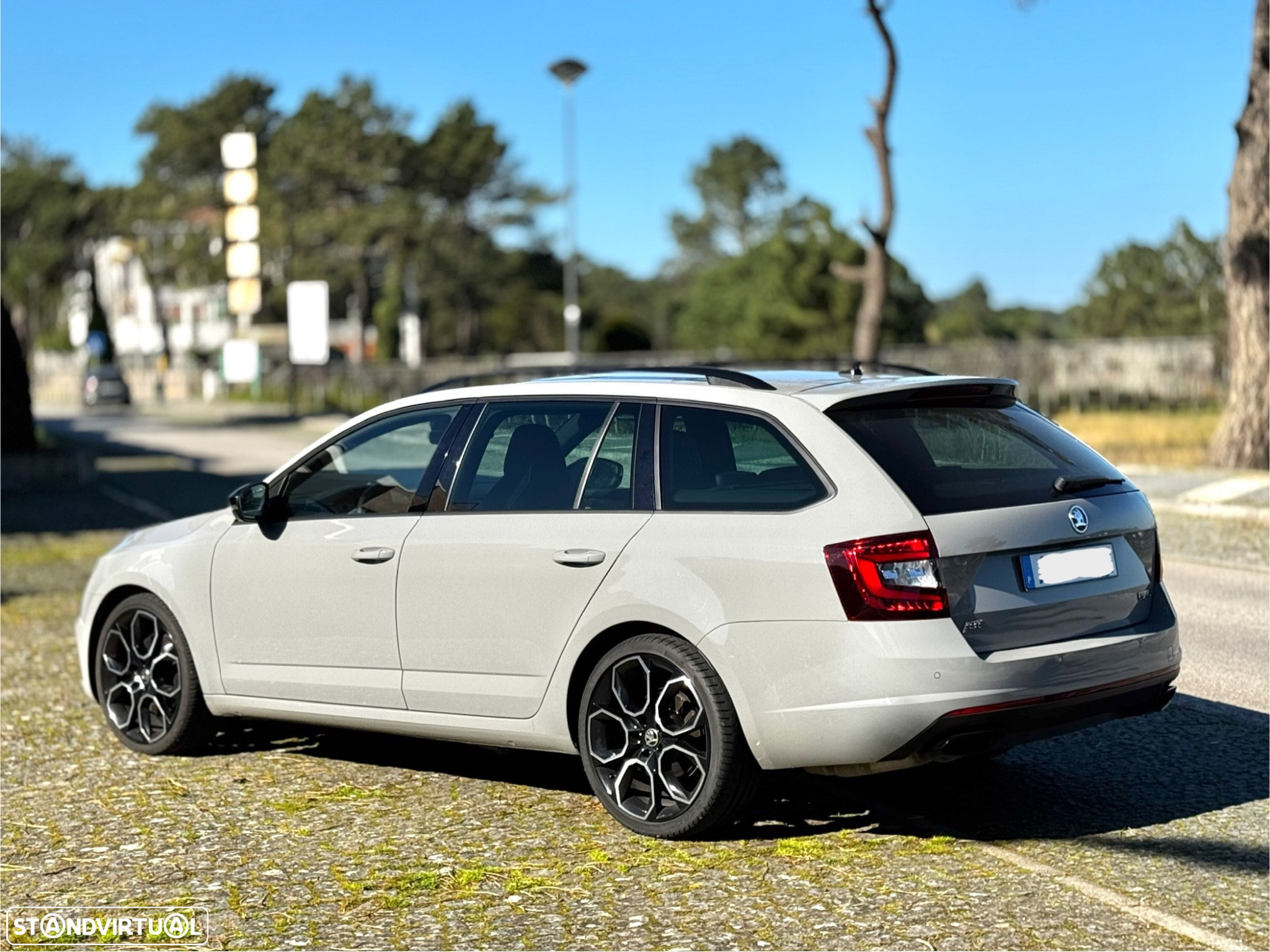 Skoda Octavia Break 2.0 TDI DSG 4x4 RS First Edition - 6