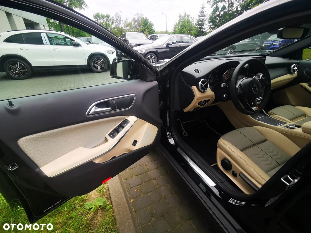 Mercedes-Benz GLA 200 7G-DCT - 14