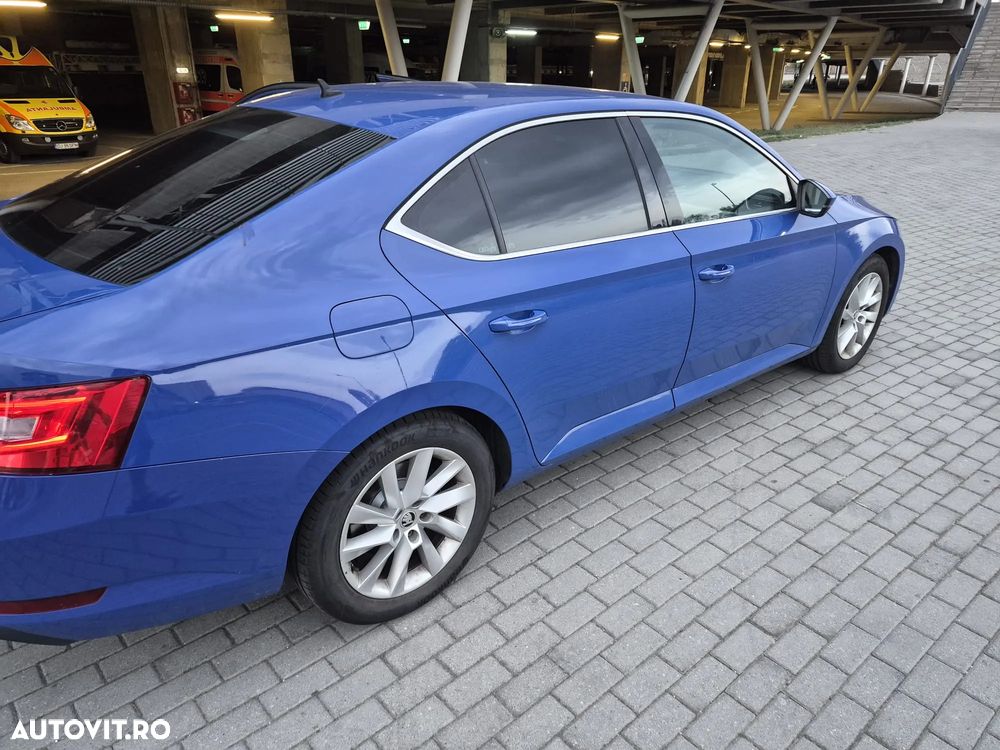 Skoda Superb 2.0 TDI Ambition - 8