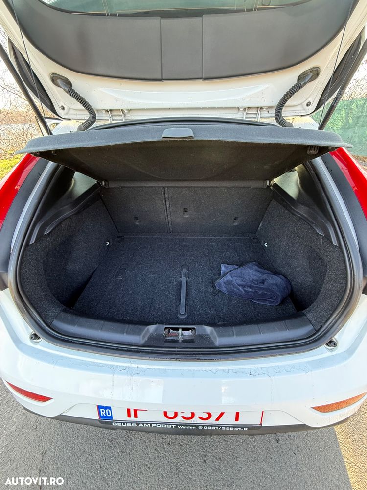 Volvo V40 D2 You - 17