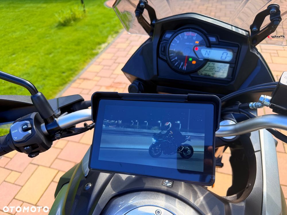 Suzuki V-STROM - 10