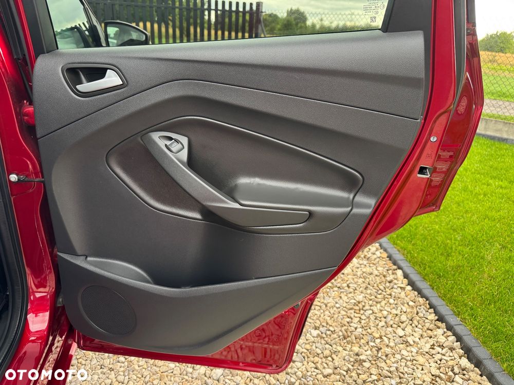 Ford Kuga 1.5 EcoBoost 2x4 ST-Line - 23