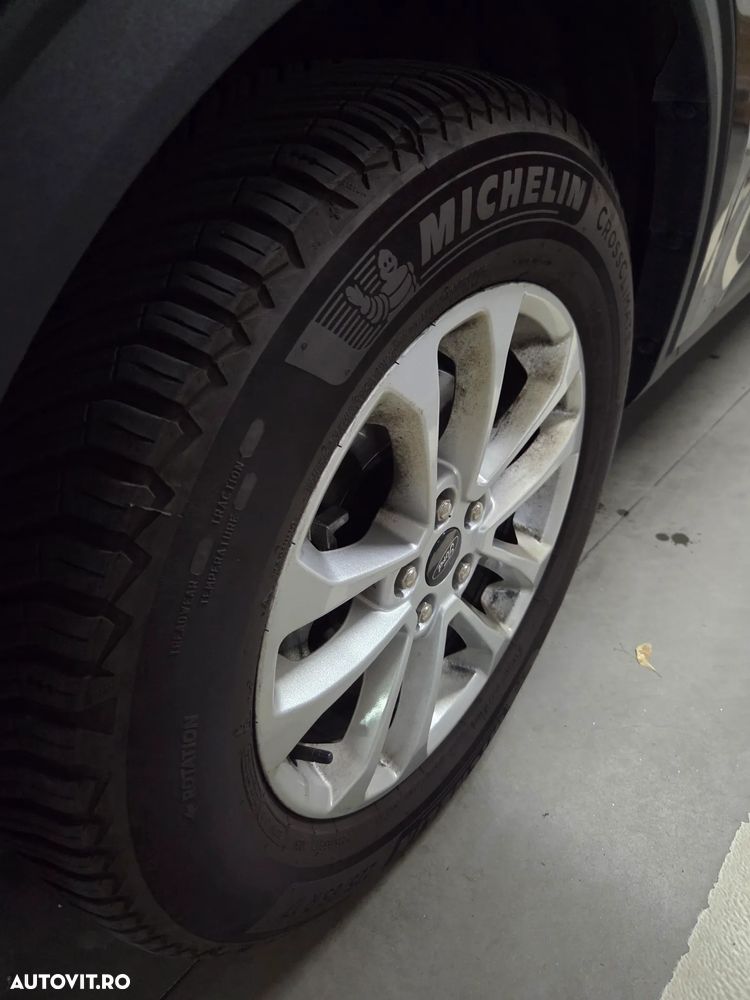 Ford Kuga 1.5 EcoBoost A8 FWD Titanium - 8
