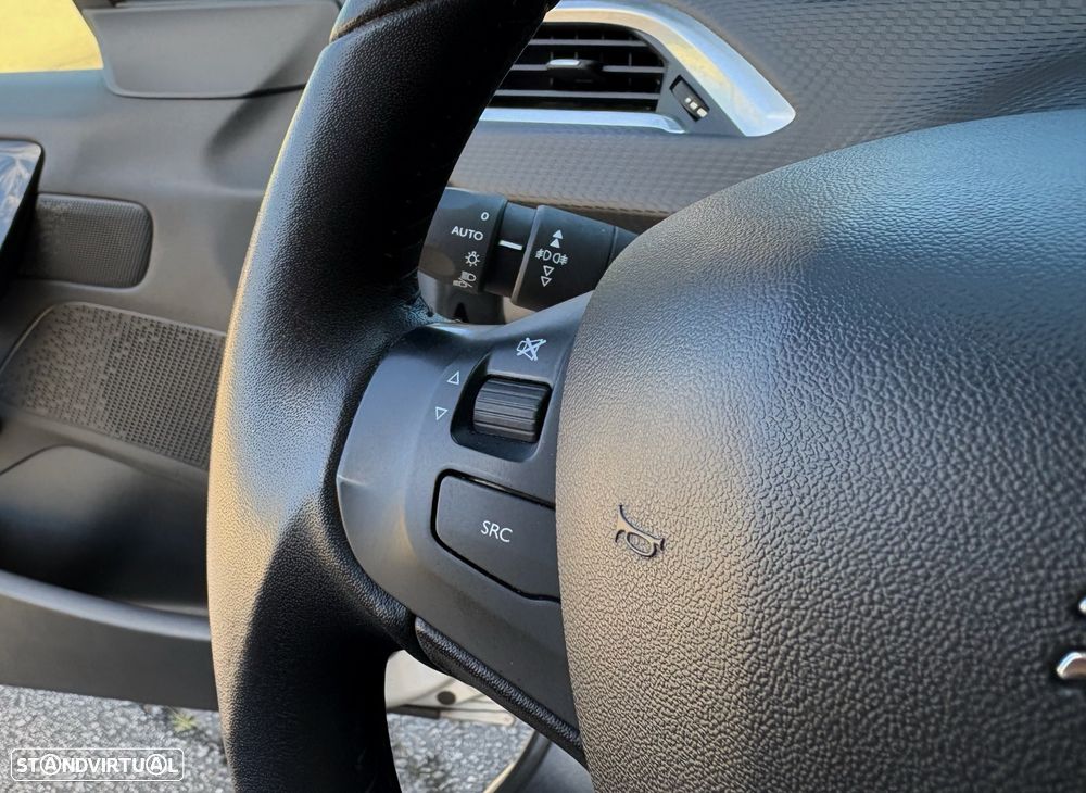 Peugeot 208 1.6 BlueHDi Style - 28