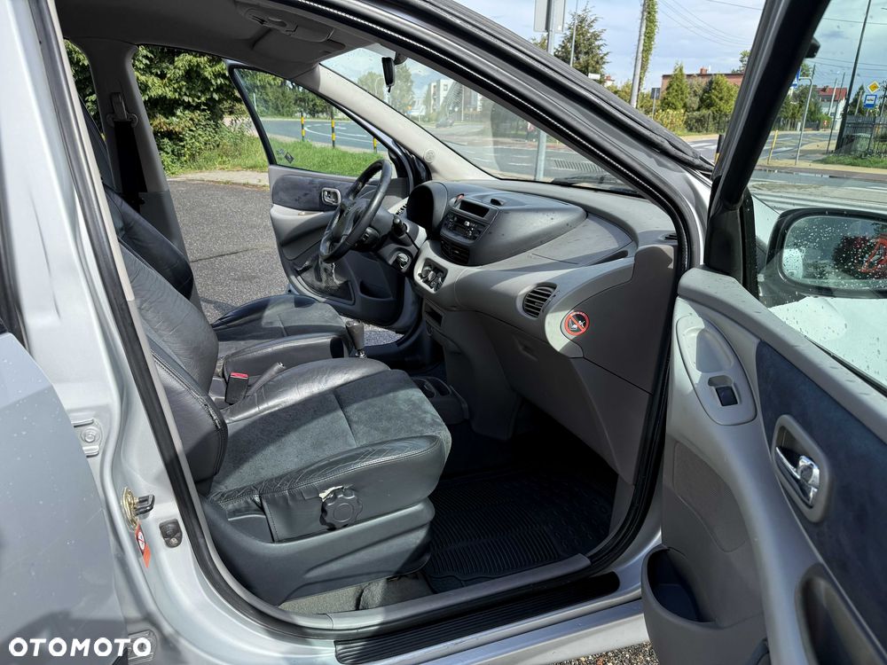 Nissan Almera Tino - 6