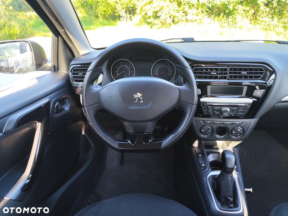 Peugeot 301 1.6 VTi Allure - 29