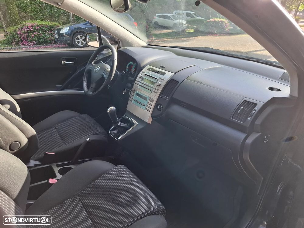 Toyota Corolla Verso 2.2 D-4D Sol - 9