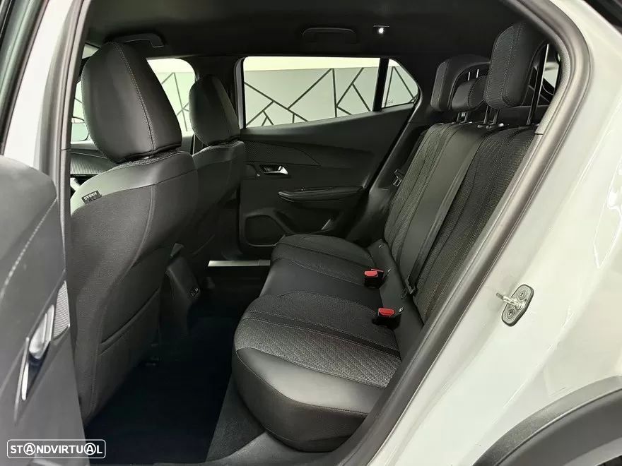 Peugeot e-2008 54 kWh Allure - 29