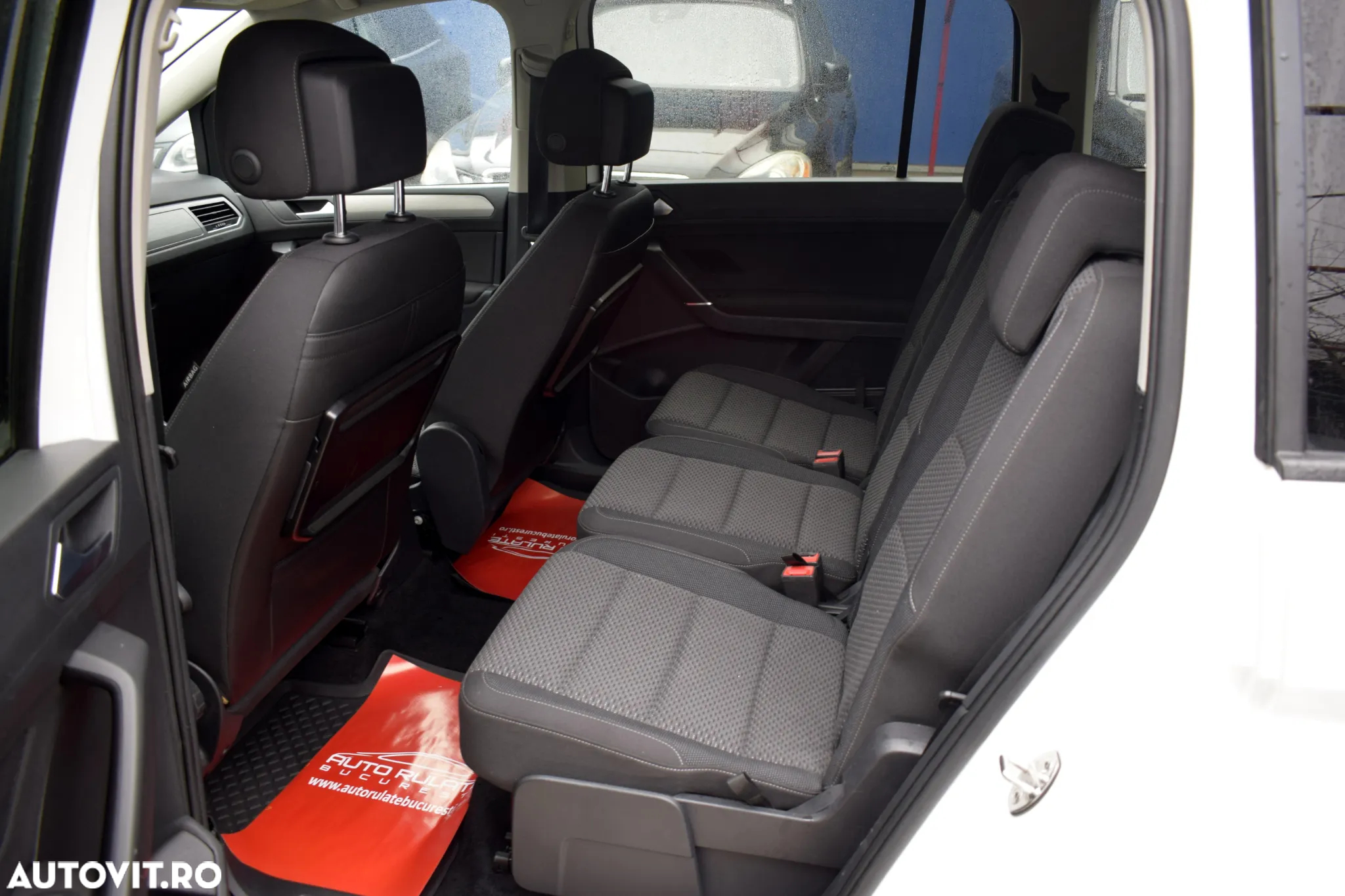 Volkswagen Touran 2.0 TDI DSG Comfortline - 9