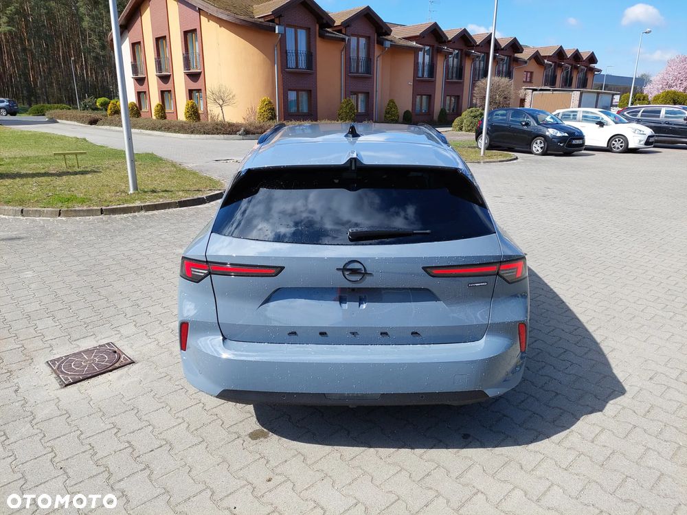 Opel Astra 1.2 T Business Edition S&S - 4