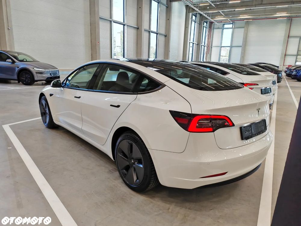 Tesla Model 3 - 8