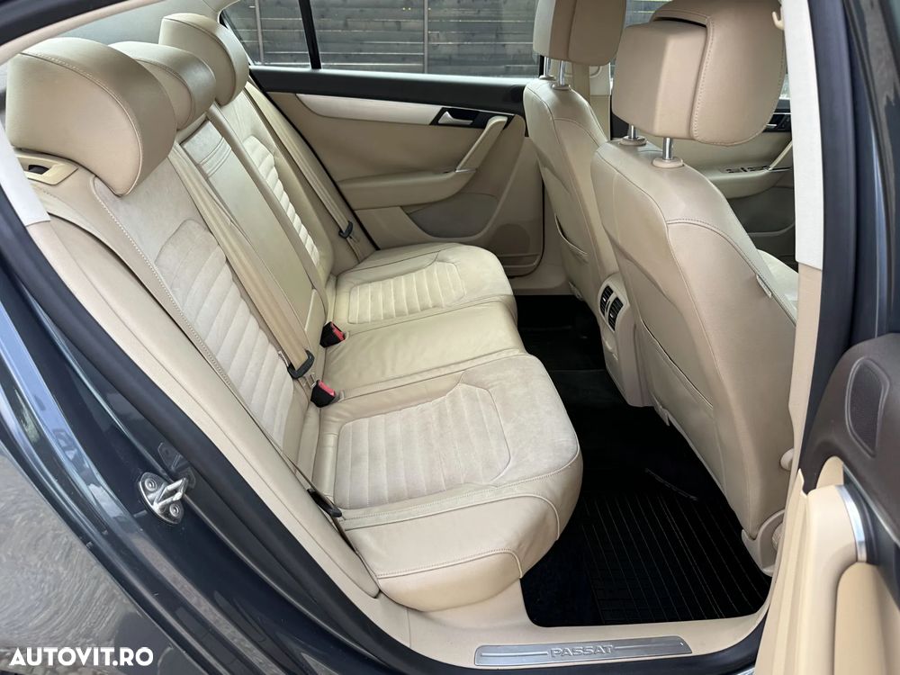 Volkswagen Passat 2.0 TDI Highline - 11