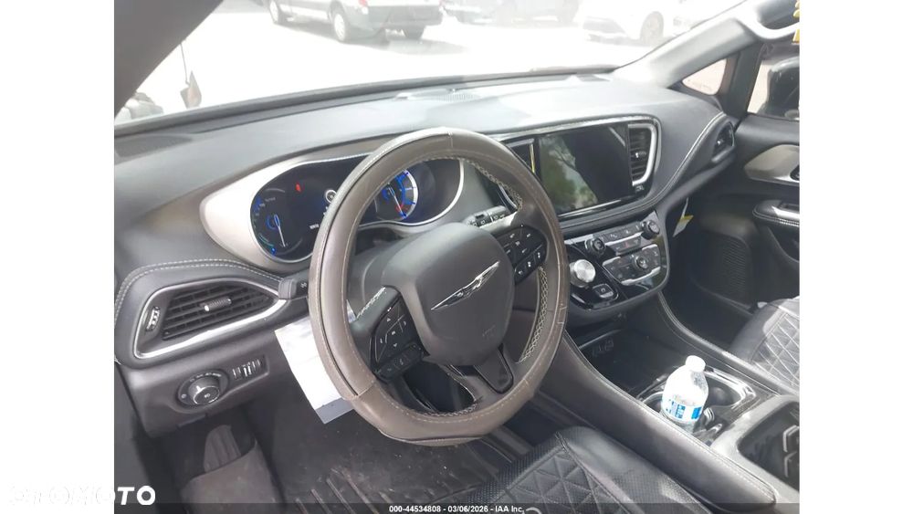 Chrysler Pacifica - 17