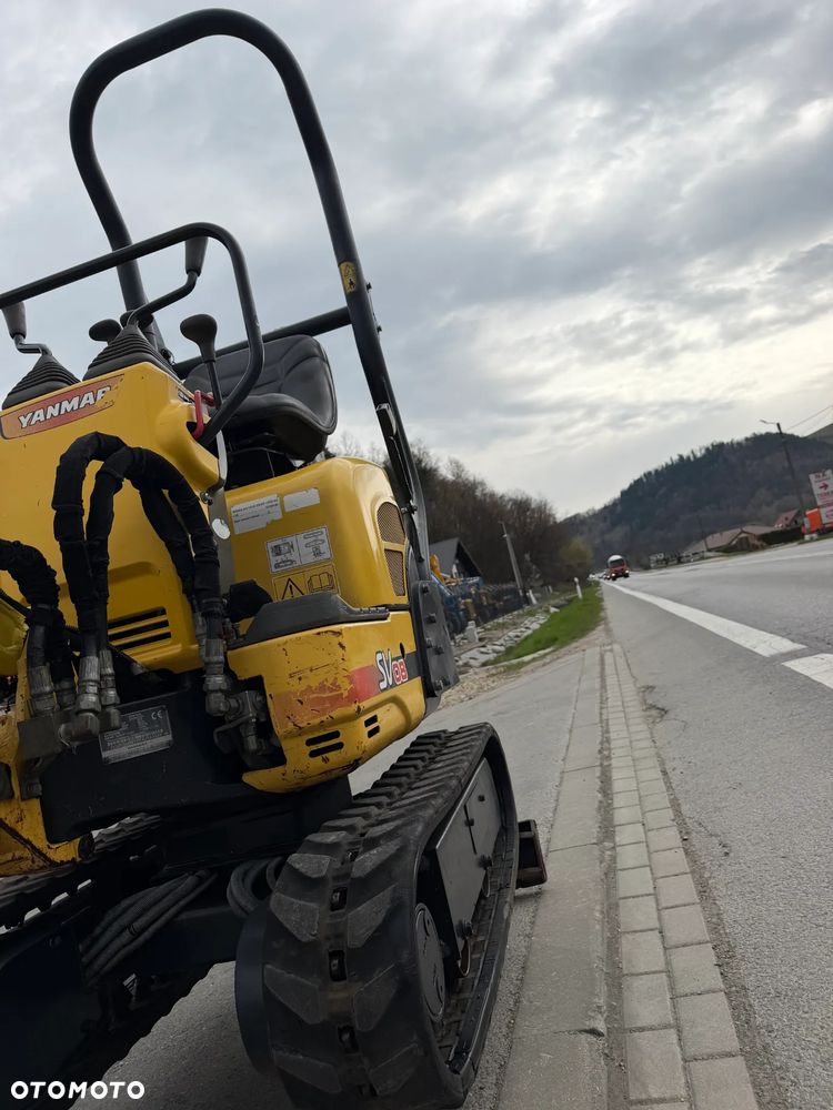 Yanmar SV08-1AS Japońska Minikoparka Koparka 1,1 tony. Maszyna jak Nowa. 2017rok. Pochodzi z Norweskiego Gospodarstwa Ogrodniczego! 2 łyżki. Rozsuwane Podwozie. Dokumentacja. Dodatkowe sekscje Hydrauliczne na młot lub wiertnice. Ani deka luzów czy wycieków. Szybkozłącze. Oryginalne łyżki Steelwrist! Skrętne ramię. OKAZJA Zadbana Maszyna! Bardzo oszczędny silnik Yanmar. Mocne pompy Hydrauliczne!! - 33