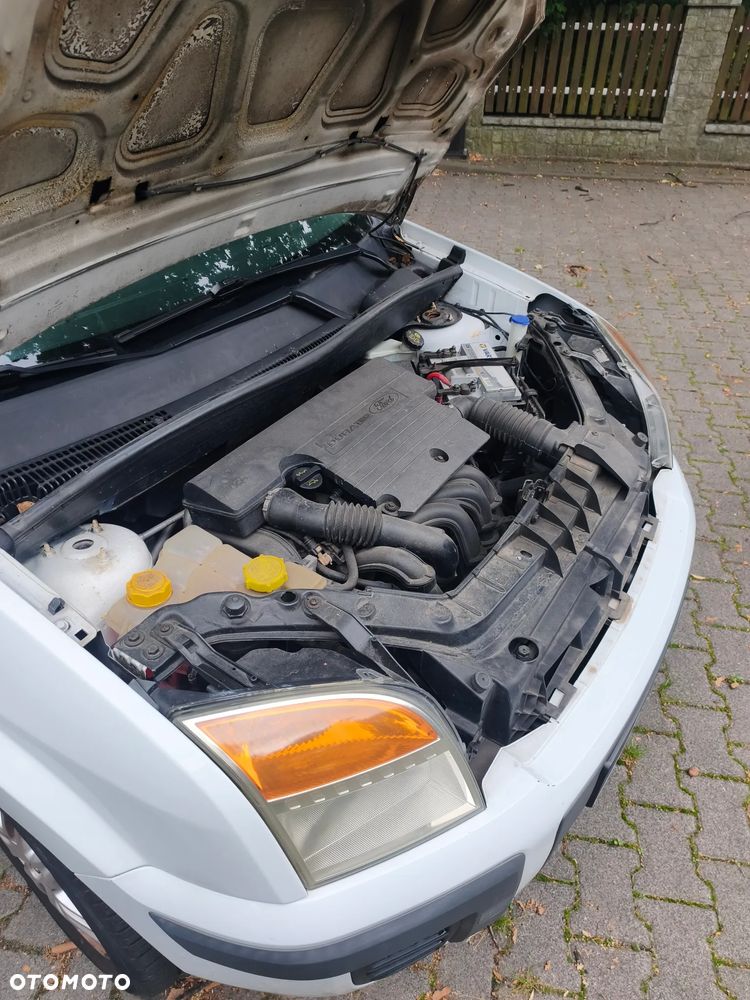 Ford Fusion 1.4 Ambiente - 17
