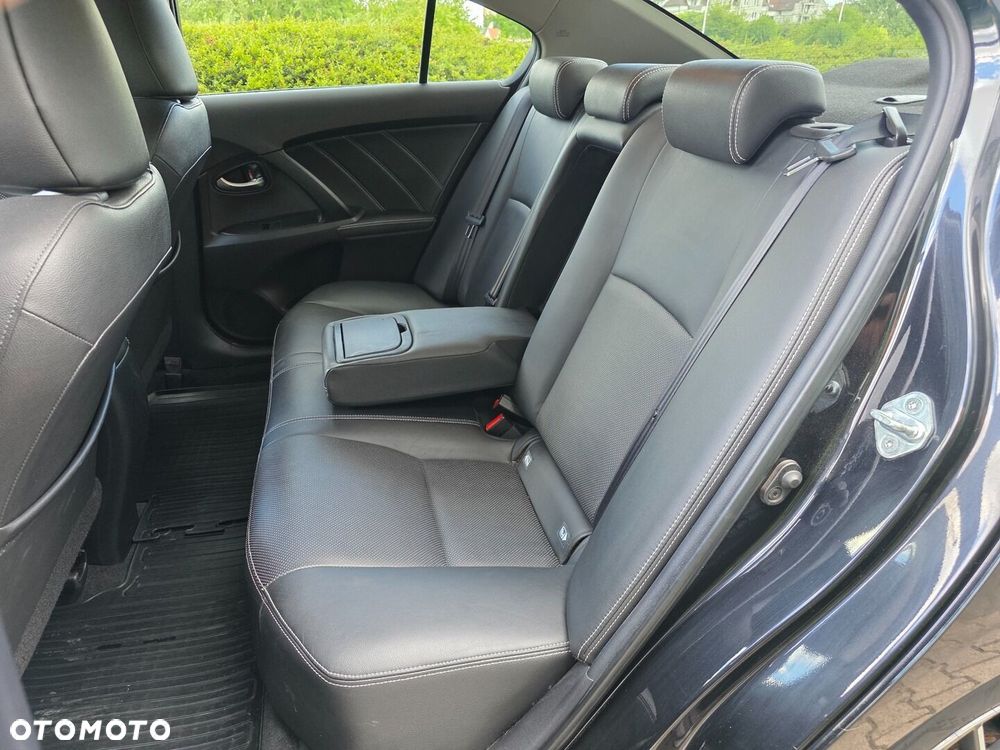 Toyota Avensis 1.8 Premium MS - 18