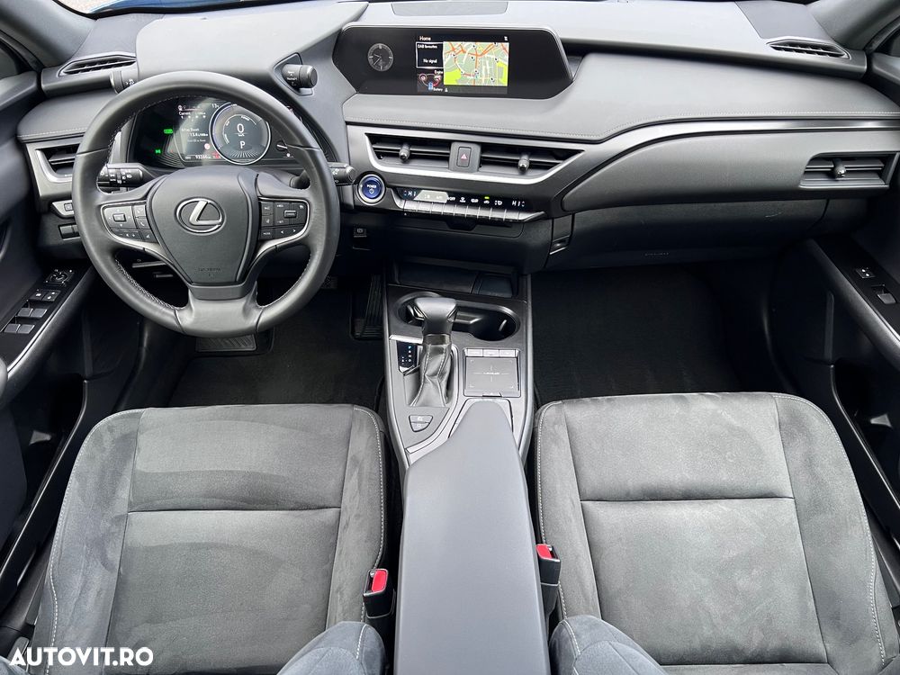 Lexus UX - 8