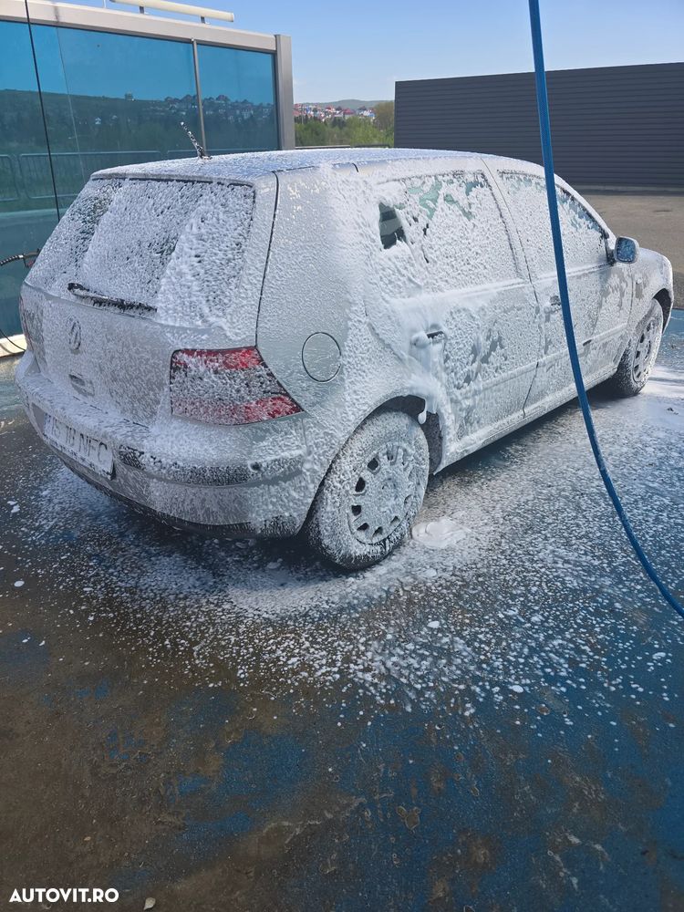 Volkswagen Golf 1.6 - 8