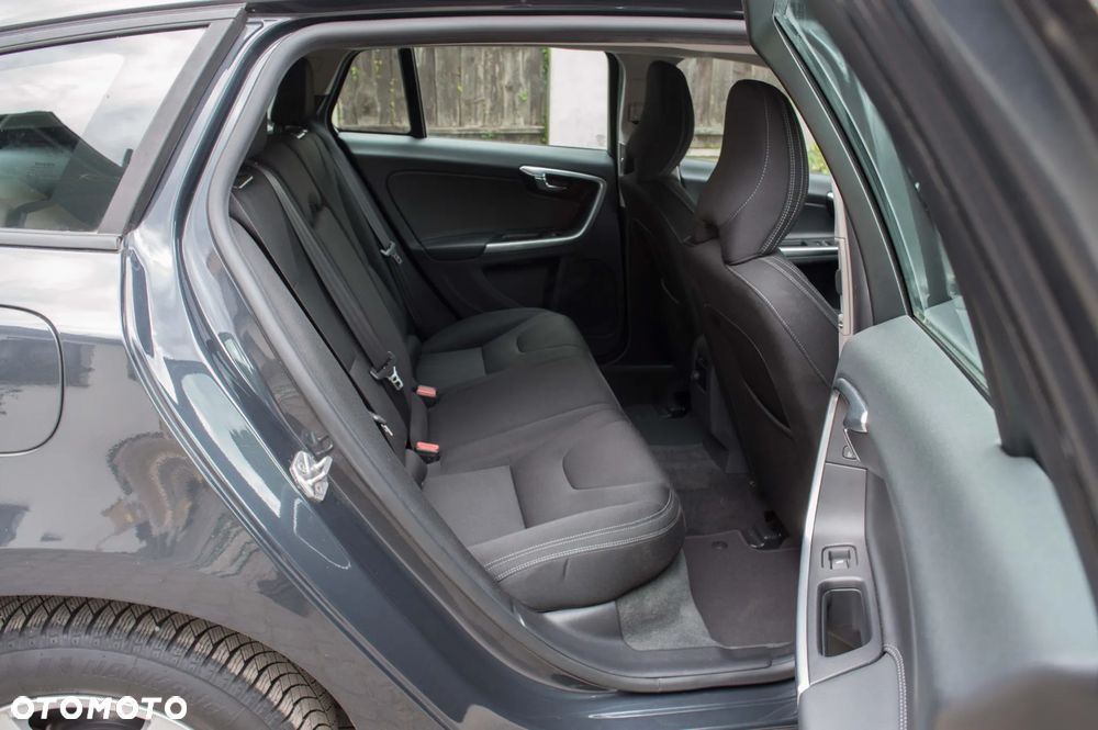 Volvo V60 D4 Business Edition - 34