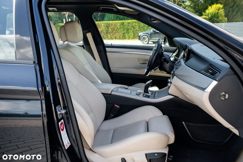 BMW Seria 5 528i Sport-Aut - 23