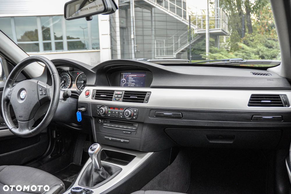 BMW Seria 3 320d DPF Efficient Dynamics Edition - 10