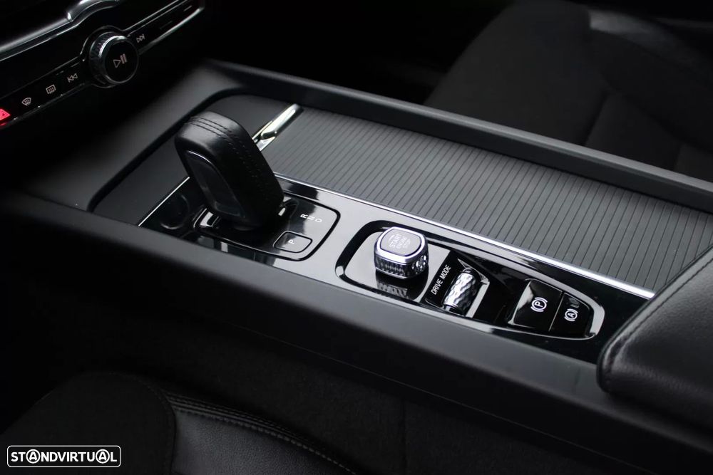 Volvo XC 60 2.0 T6 PHEV Inscription Expression AWD — fotografia 11