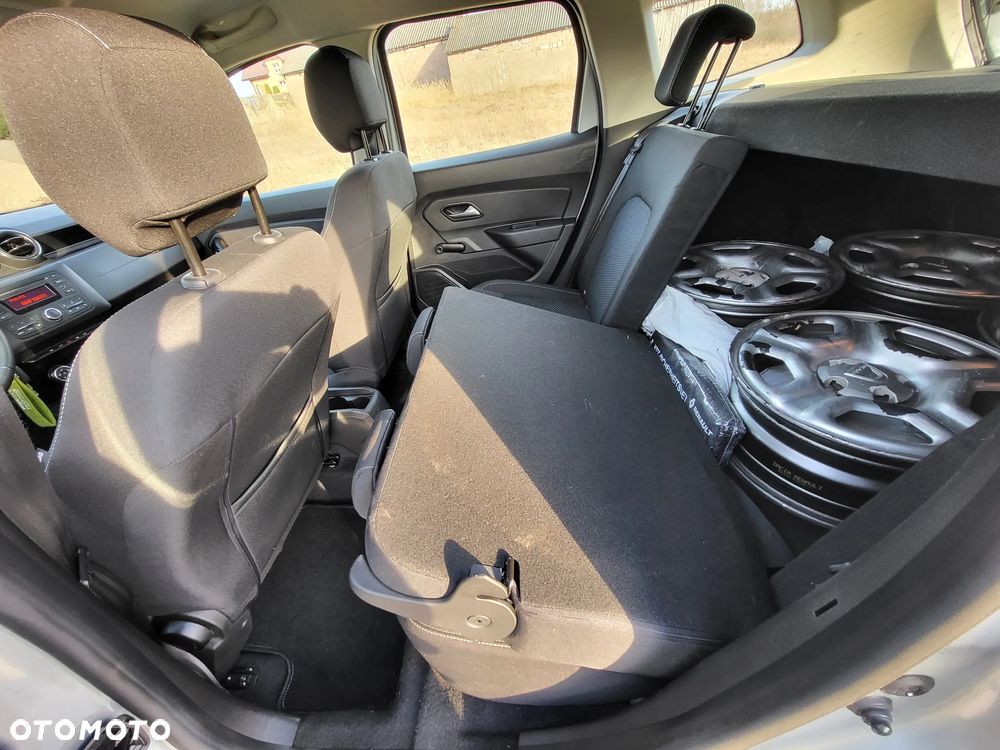 Dacia Duster 1.6 SCe Essential - 29