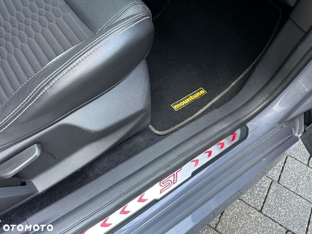 Ford Focus 2.0 TDCi ST mit Leder-Sport-Paket - 17
