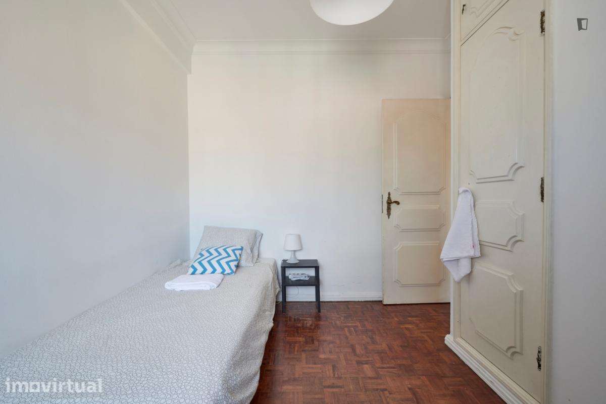 Quarto - localizado em Benfica Lisbon - Grande imagem: 4/34
