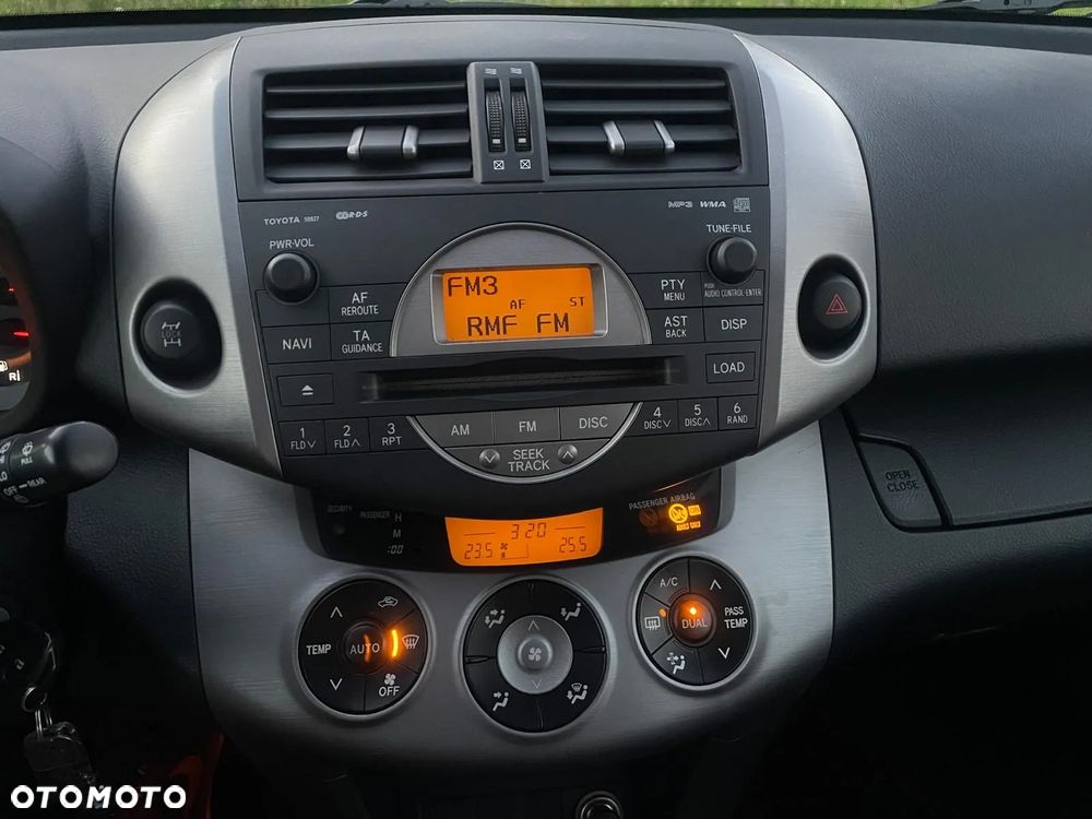 Toyota RAV4 - 26