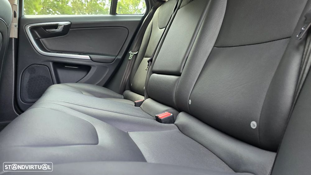 Volvo V60 2.0 D3 Summum - 57