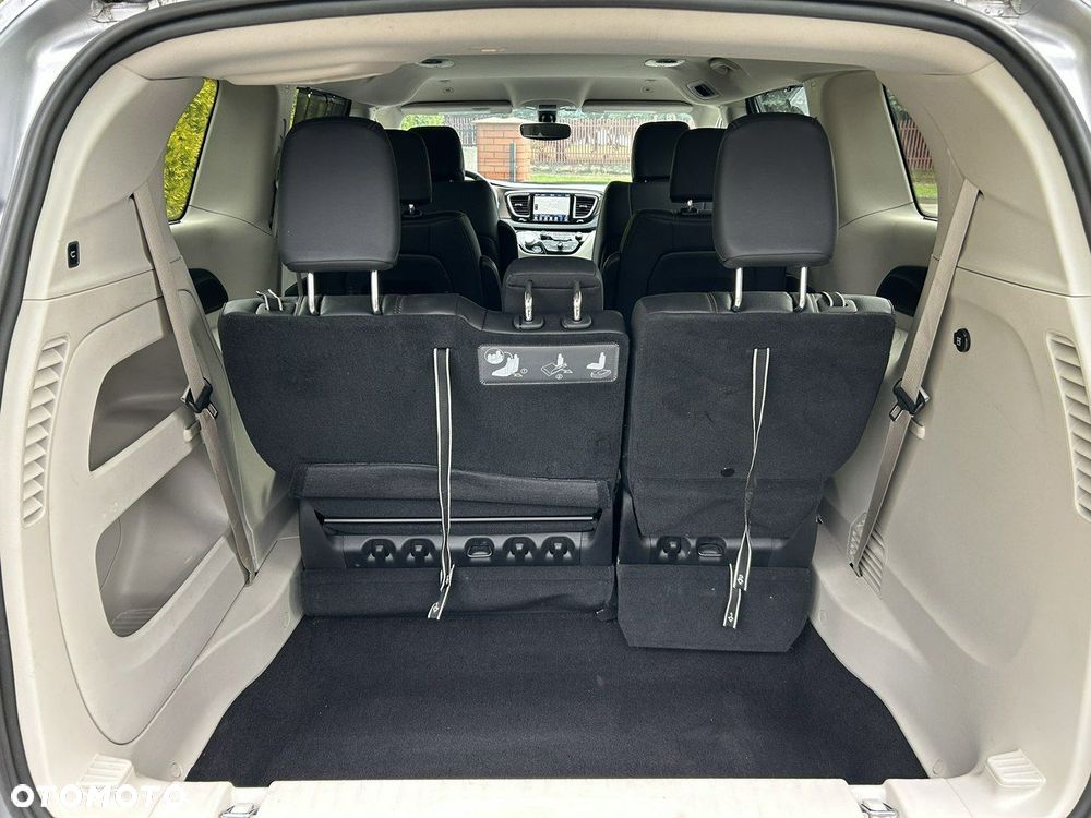 Chrysler Pacifica - 22