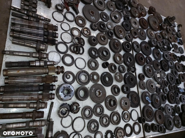Skrzynia Biegów MASSEY FERGUSON koło zębate,wałek,przesówka ,synchronizator,pierścień synchronizatora,1,2,3,4,bieg rewers,żółw zając, a-b,3050,3060,3065,3070,3080,3090,3125,3115,3645,3625,6160,8140,wom,z47,43,66,46,39,41,51,31,21,28,27,30,34,26,40,47,38,50,33,24,25,28.56,84,52,32,49 KOSZ NAPĘDU