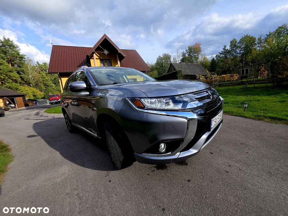 Mitsubishi Outlander - 2