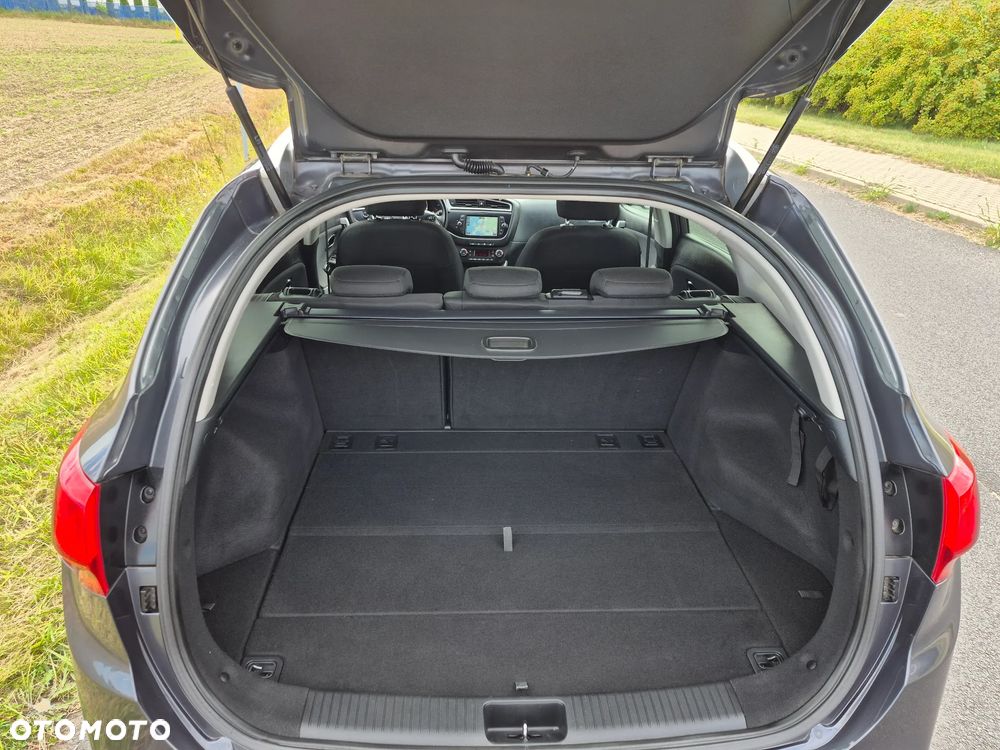 Kia Ceed - 11