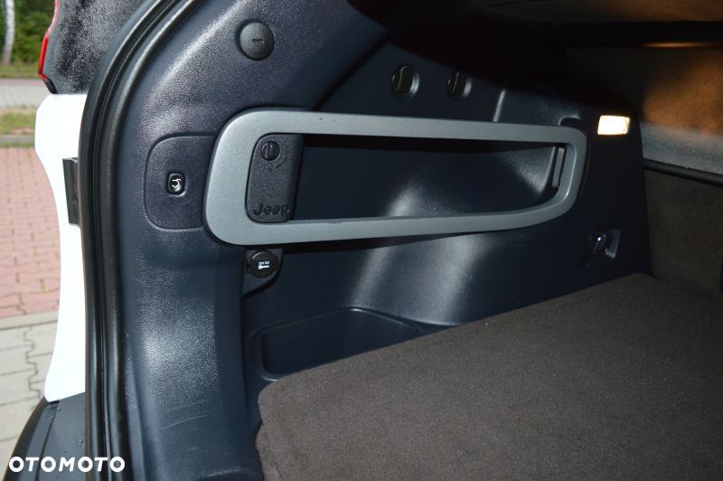Jeep Cherokee - 14