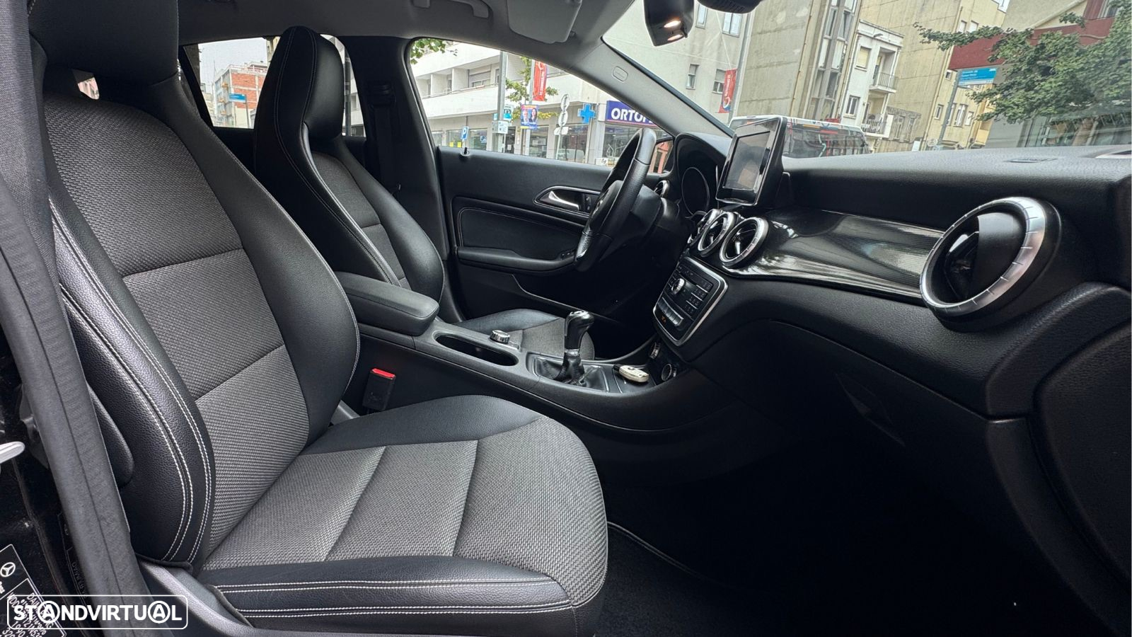 Mercedes-Benz CLA 180 d Shooting Brake - 10