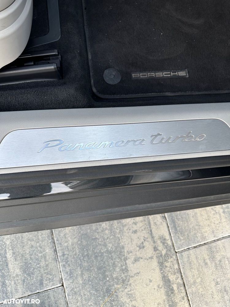 Porsche Panamera Turbo - 22