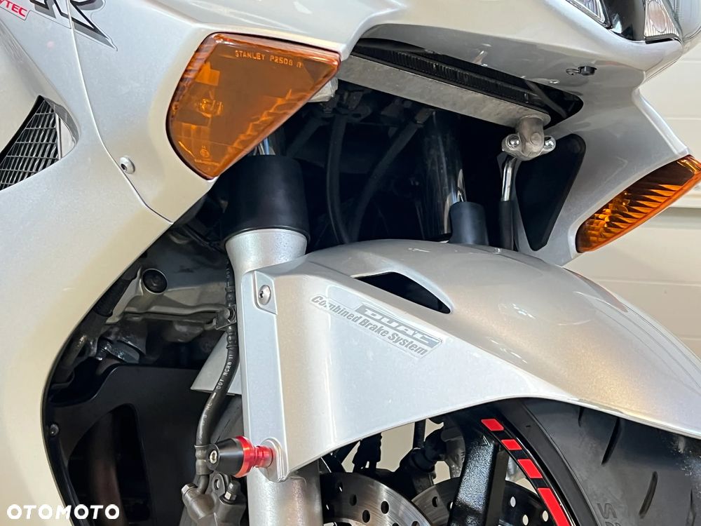 Honda VFR - 27