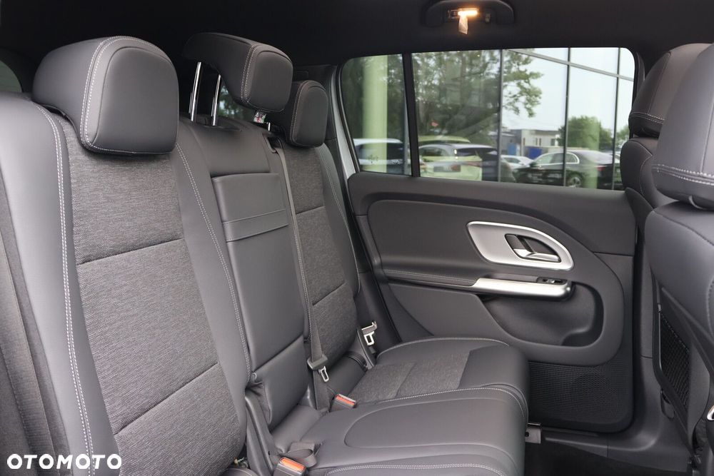 Mercedes-Benz GLB - 21