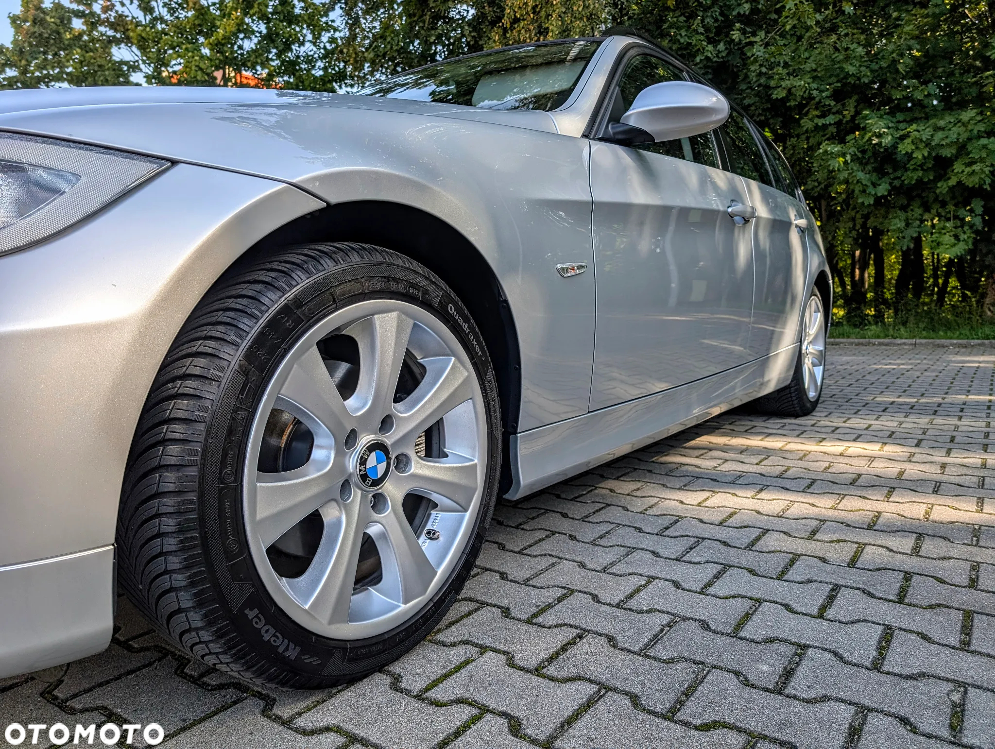 BMW Seria 3 318i Touring - 9