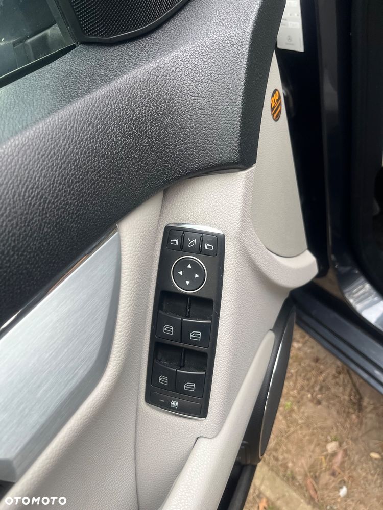 Mercedes-Benz Klasa C 180 CGI Automatik BlueEFFICIENCY Avantgarde - 12