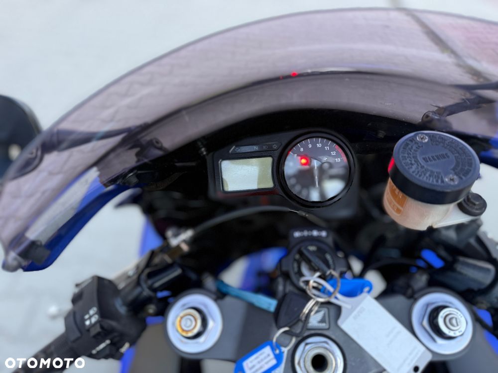 Honda CBR - 28