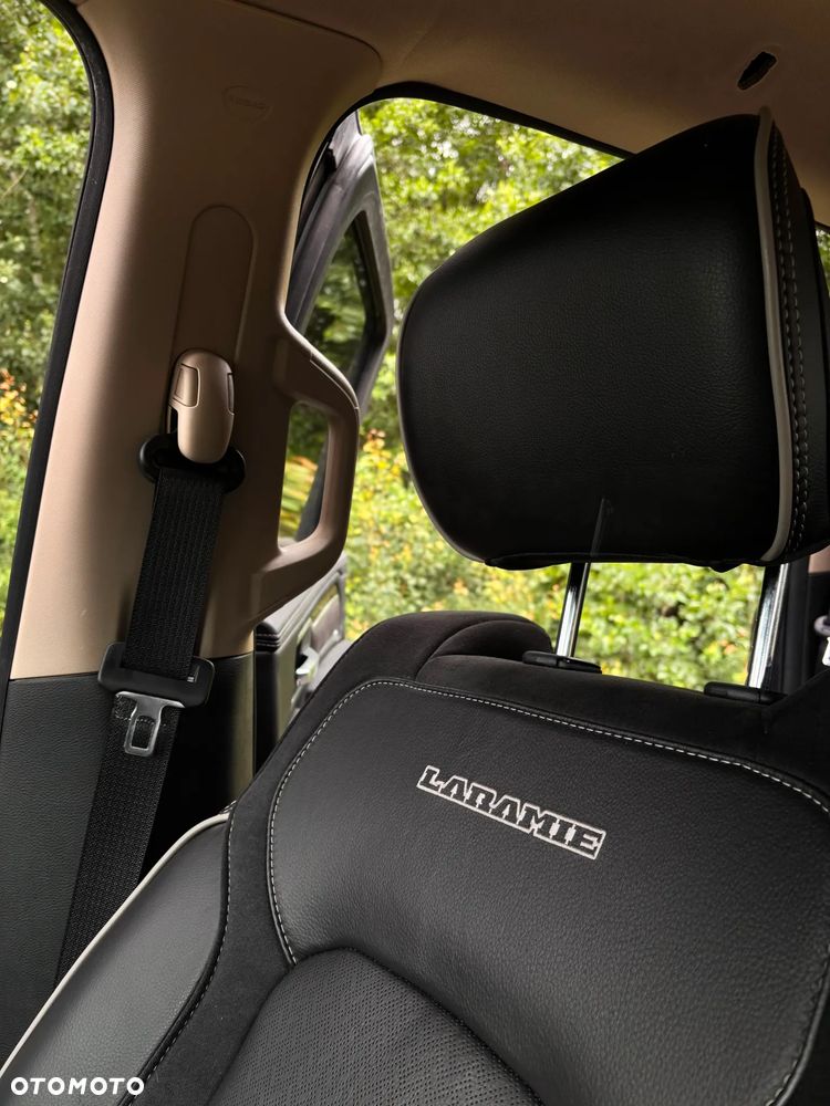 RAM 1500 5.7 Crew Cab Laramie - 19