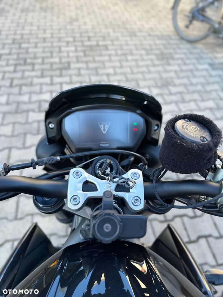 Triumph Street Triple - 15